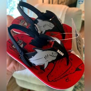 Size 3-4 REEF - BOYS LITTLE AHI SHARK SANDALS